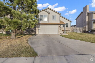 Building Photo - Convenient, Comfortable, and Close to Fort...