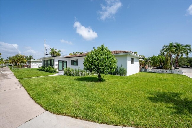 Building Photo - 1621 S Treasure Dr