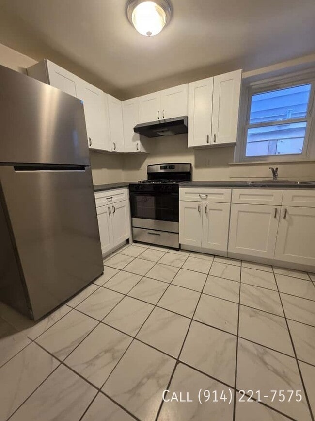 Building Photo - 149 Waverly St