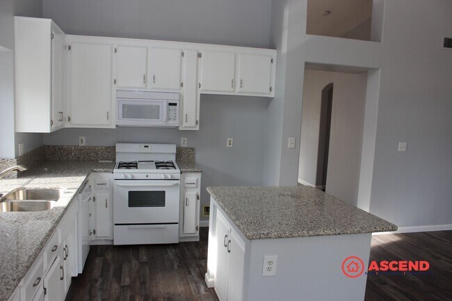 Building Photo - Amazing 4 Bedroom Home with Attached Garage!
