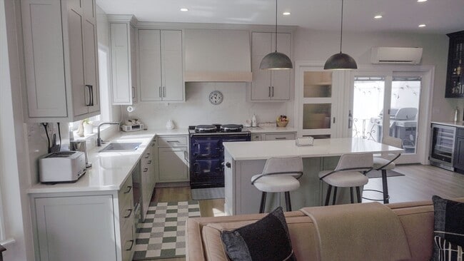 Building Photo - 15 Waban St