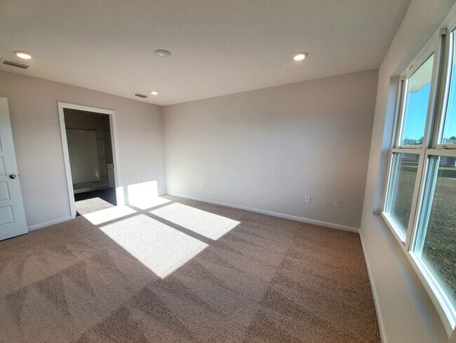 Building Photo - Newer 4 Bedroom, 2 Bath Smart Home located in the perfect location of Pensacola!