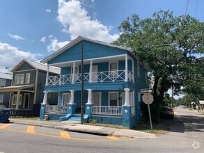 Building Photo - 1916 E Columbus Dr
