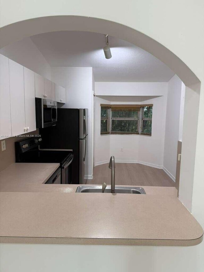 Building Photo - 1300 SE 31st Ct