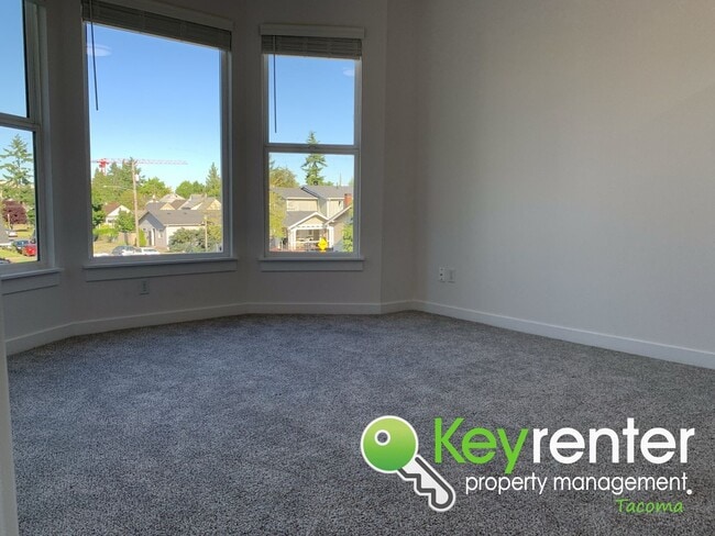 Building Photo - Newly Remodeled Centrally Located Tacoma H...
