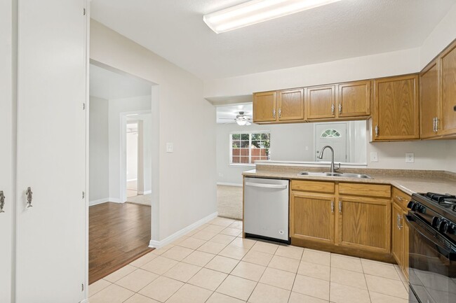 Building Photo - 5-BEDROOM HOME IN WILSHIRE TERRACE