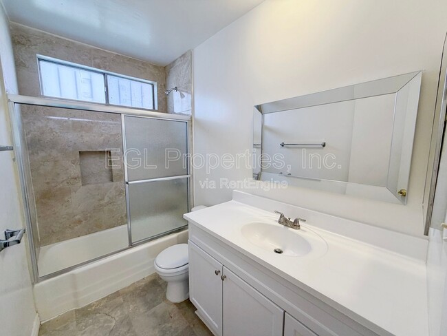 Building Photo - 362 N San Vicente Blvd