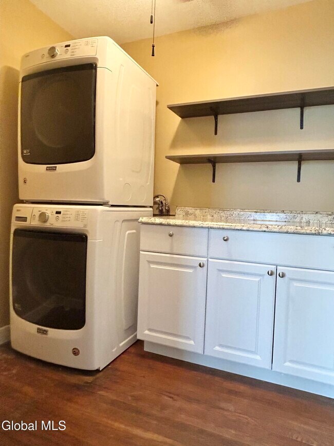 Building Photo - 1204 19th St