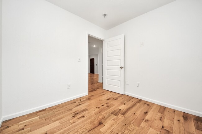 Building Photo - 5118 Ditmas Ln