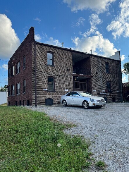 Building Photo - 315 9th St NE