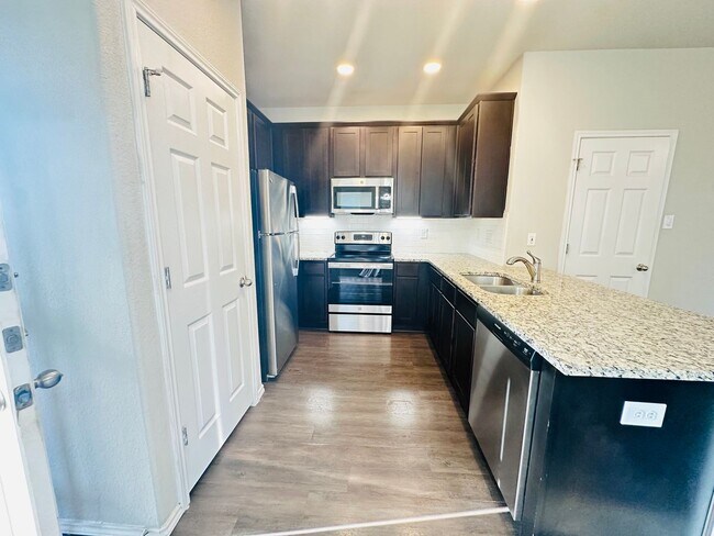 Building Photo - 5611 Rio Cyn