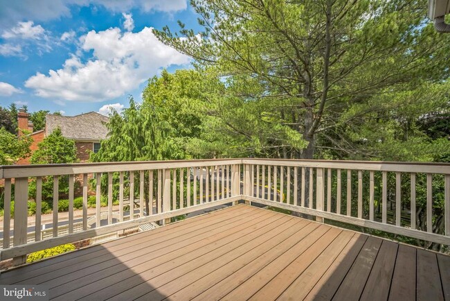 Building Photo - 7330 Lewinsville Park Ct