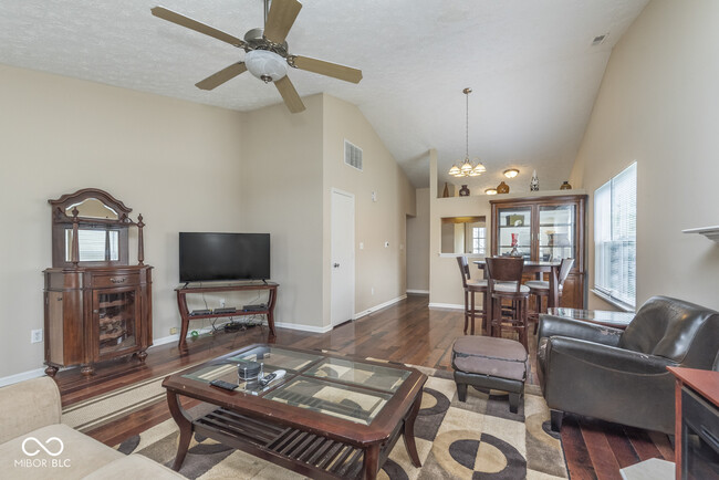 Building Photo - 381 Longview Bend