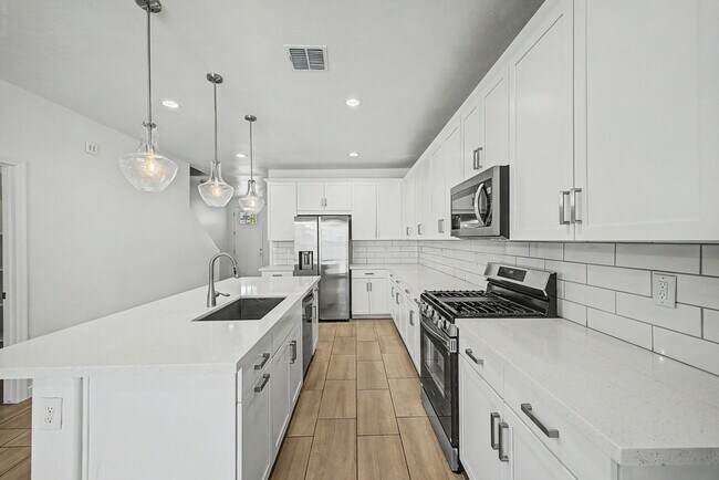 Building Photo - 10984 W Pierce St