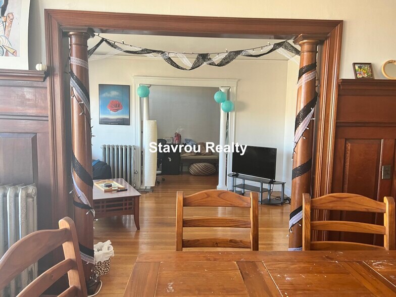 Building Photo - 1681 Beacon St