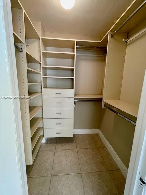 Building Photo - 2016 Bay Dr