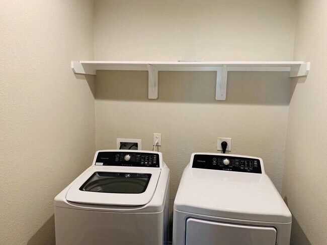 Building Photo - 22730 Busalla Trail