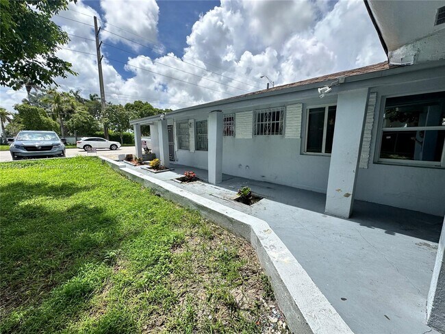 Building Photo - 1049 NW 95th St