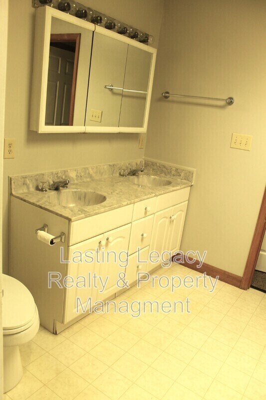 Building Photo - 1056 Hasty School Rd