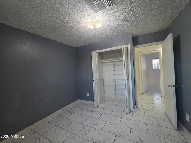 Building Photo - 4950 W Stella Ln