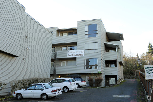 Building Photo - Sandhurst Apartments