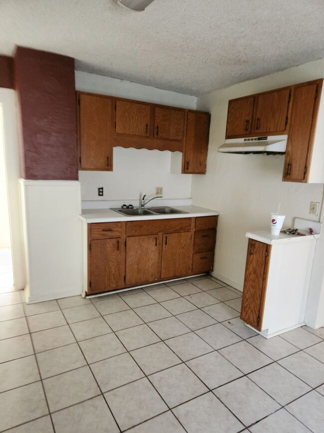 Building Photo - Ready Key-1107