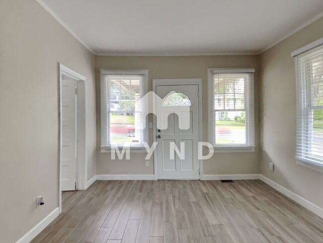 Building Photo - 3807 Saint Johns Ave