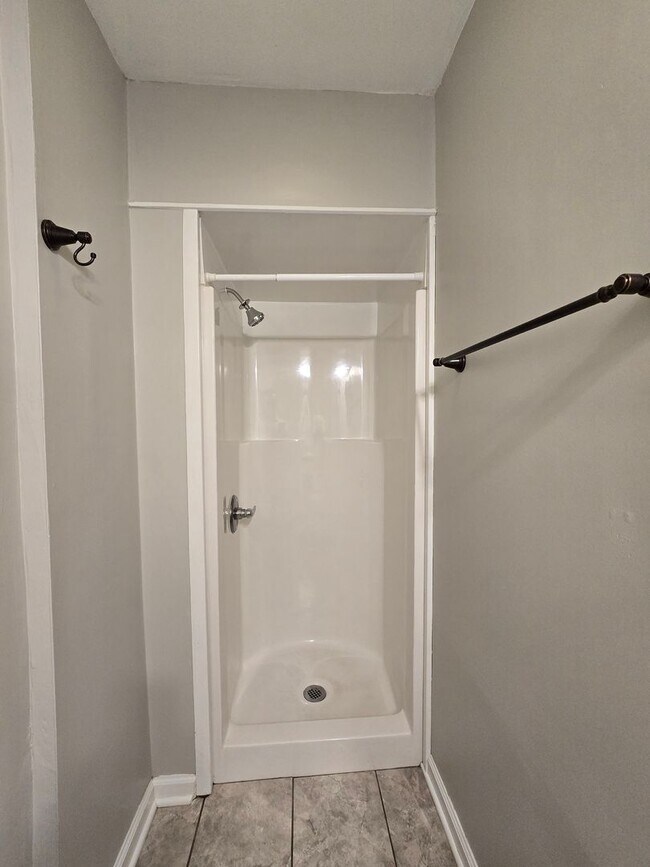 Building Photo - 1 Bedroom Northshore Apartment