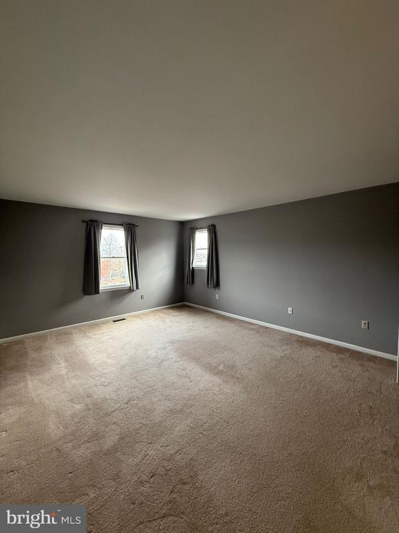 Building Photo - 28 Willow Way Dr