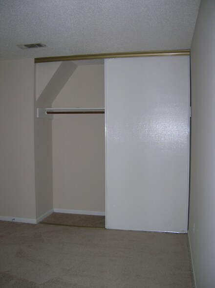 Building Photo - 7 Blue Fox Ct