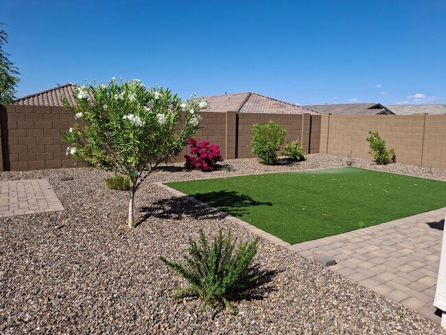 Building Photo - NEWER BUILD IN BEAUTIFUL GATED PHOENIX COMMUNITY!