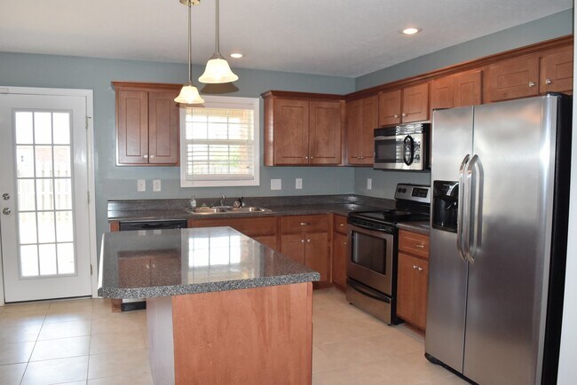 Building Photo - You've Found It! Split floor plan, fenced yard, extra storage
