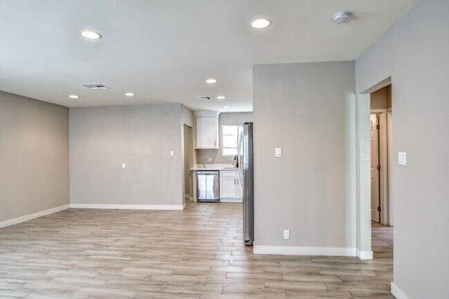 Building Photo - 4005 N 15th Ave