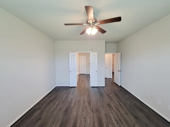 Building Photo - 10423 Astor Pt Trl