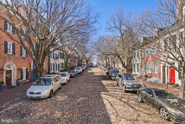 Building Photo - 441 Old Town Ct