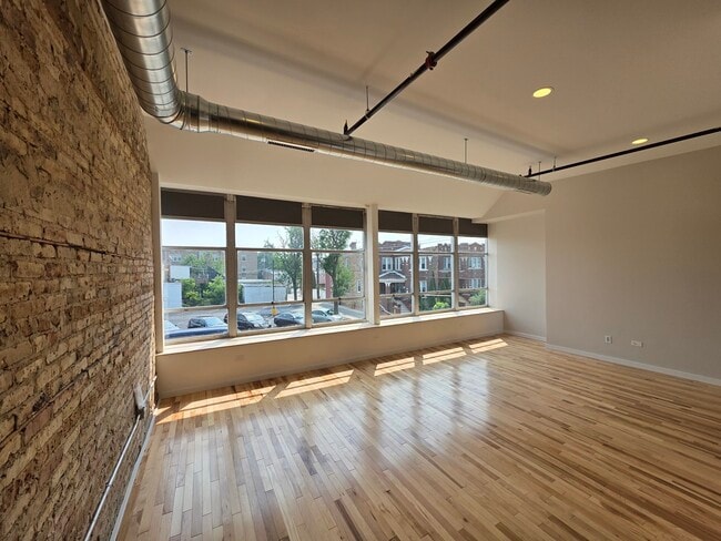 Building Photo - 2202 Lombard Ave