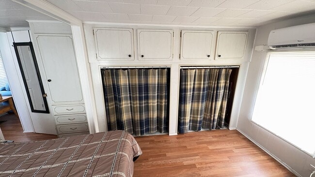 Building Photo - Beautiful fully furnished one bedroom, one bath manufactured home in a 55+ deed restricted gated ...