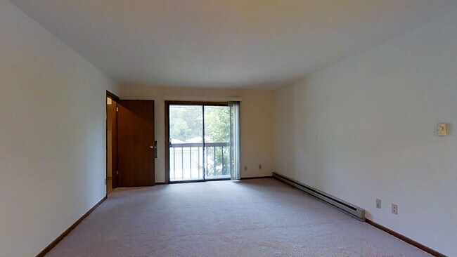 Building Photo - RENT SPECIAL - Lower 2 Bedroom 2 Bathroom Apartment Available