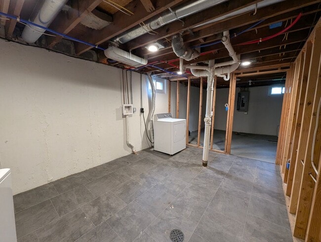 Building Photo - Elevated Living in University City