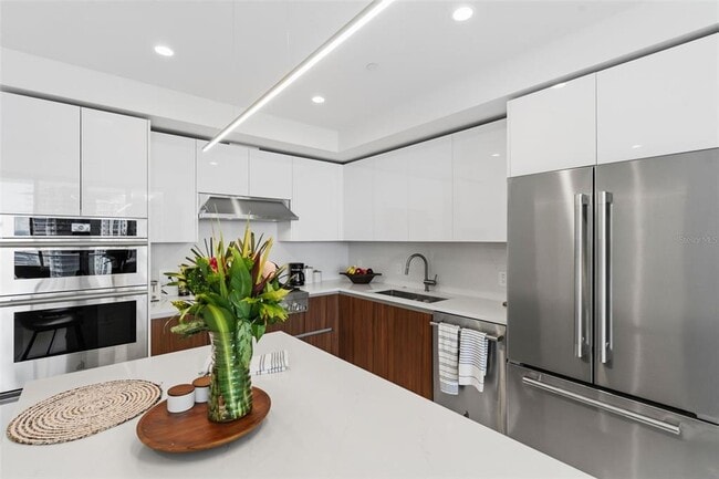 Building Photo - 400 Central Ave