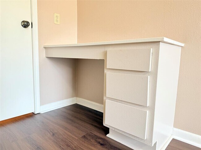 Building Photo - 845 Augusta Dr