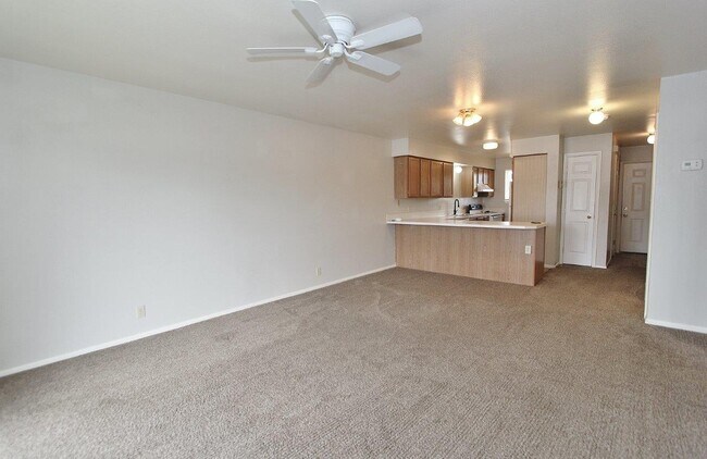 Building Photo - 551 N Moffatt Ave