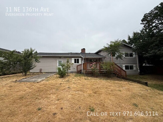 Building Photo - 11 NE 136th Ave