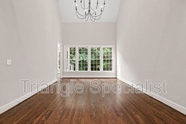 Building Photo - 6121 Carlyle Dr