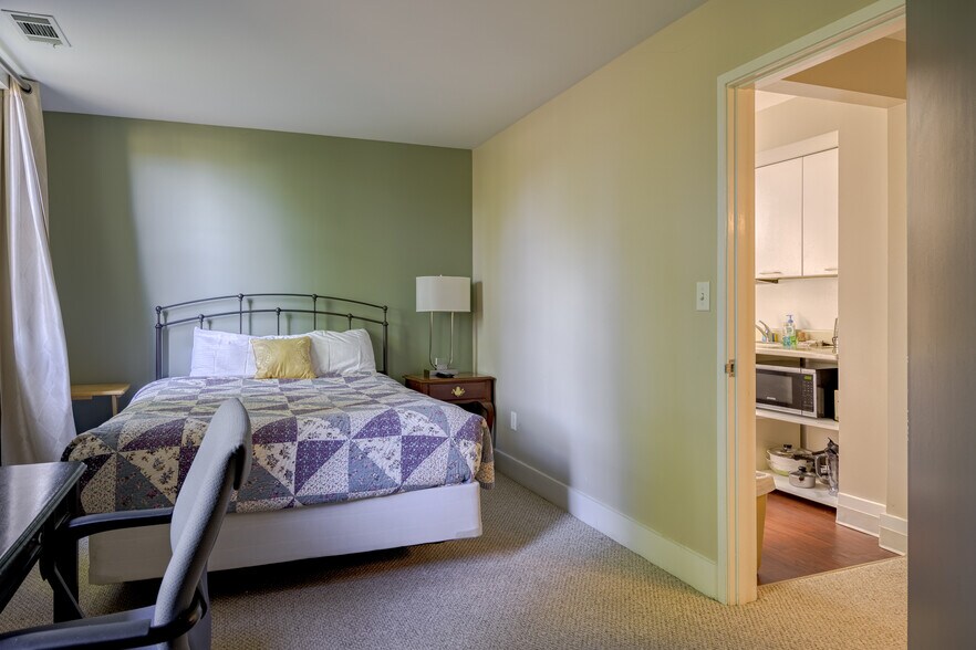 Building Photo - 2 Willets Pl