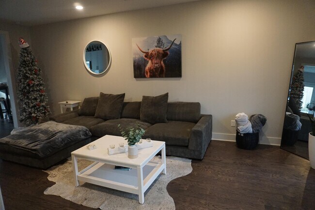 Building Photo - 509 Rosedale Ave E