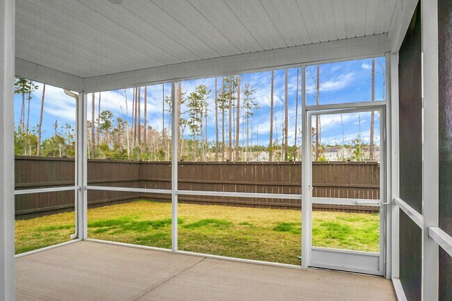 Building Photo - 5 Bedroom, 3.5 Bath, Beautiful Summerville Home, Master on Main