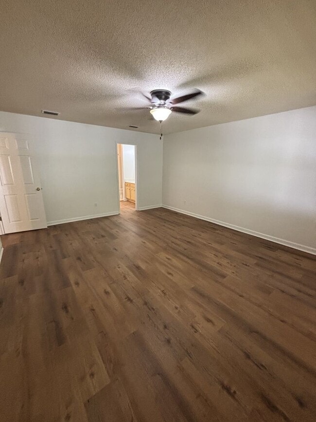 Building Photo - 2 Bed 2 Bath Pelham Available for immediat...