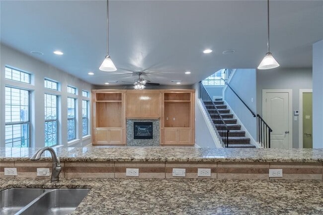 Building Photo - 306 E 34th St