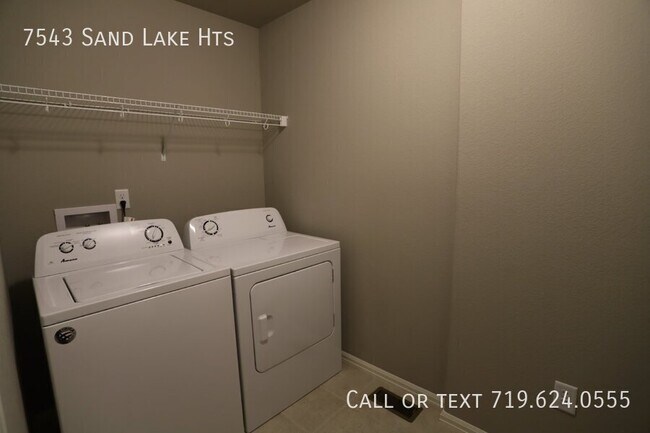 Building Photo - 7543 Sand Lake Heights